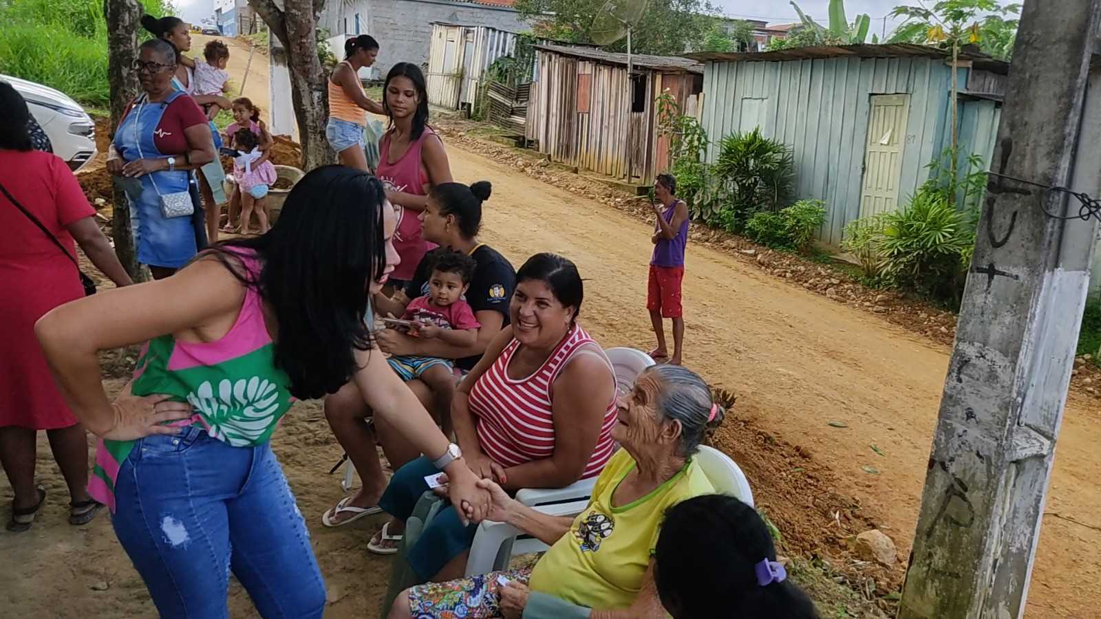 Camacã: Prefeitura homenageia as Mães da Portelinha I através do Projeto Brechó Solidário.
